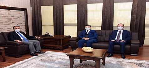 Rektör Karakaş Ziraat Bankası Yetkililerini Kabul Etti Rektör Karakaş Ziraat Bankası Yetkililerini Kabul Etti