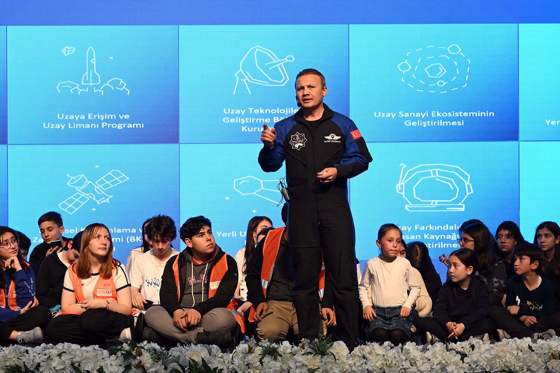 Sanayi ve Teknoloji Bakanı Kacır ile Türkiye’nin İlk Astronotu Gezeravcı Öğrencilerle Buluştu