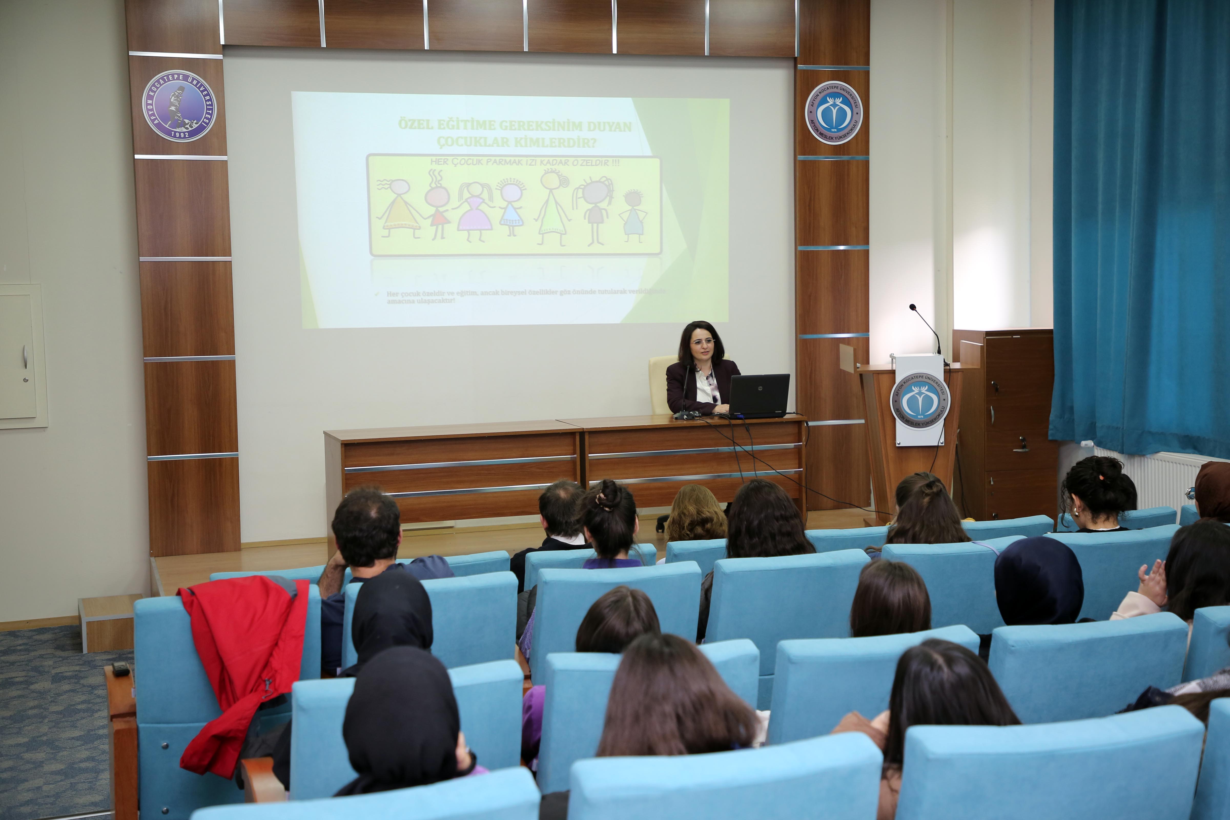 Afyon MYO'da "Özel Gereksinimli Çocuklar, Aileler ve Kardeşler" Konulu Konferans Düzenlendi