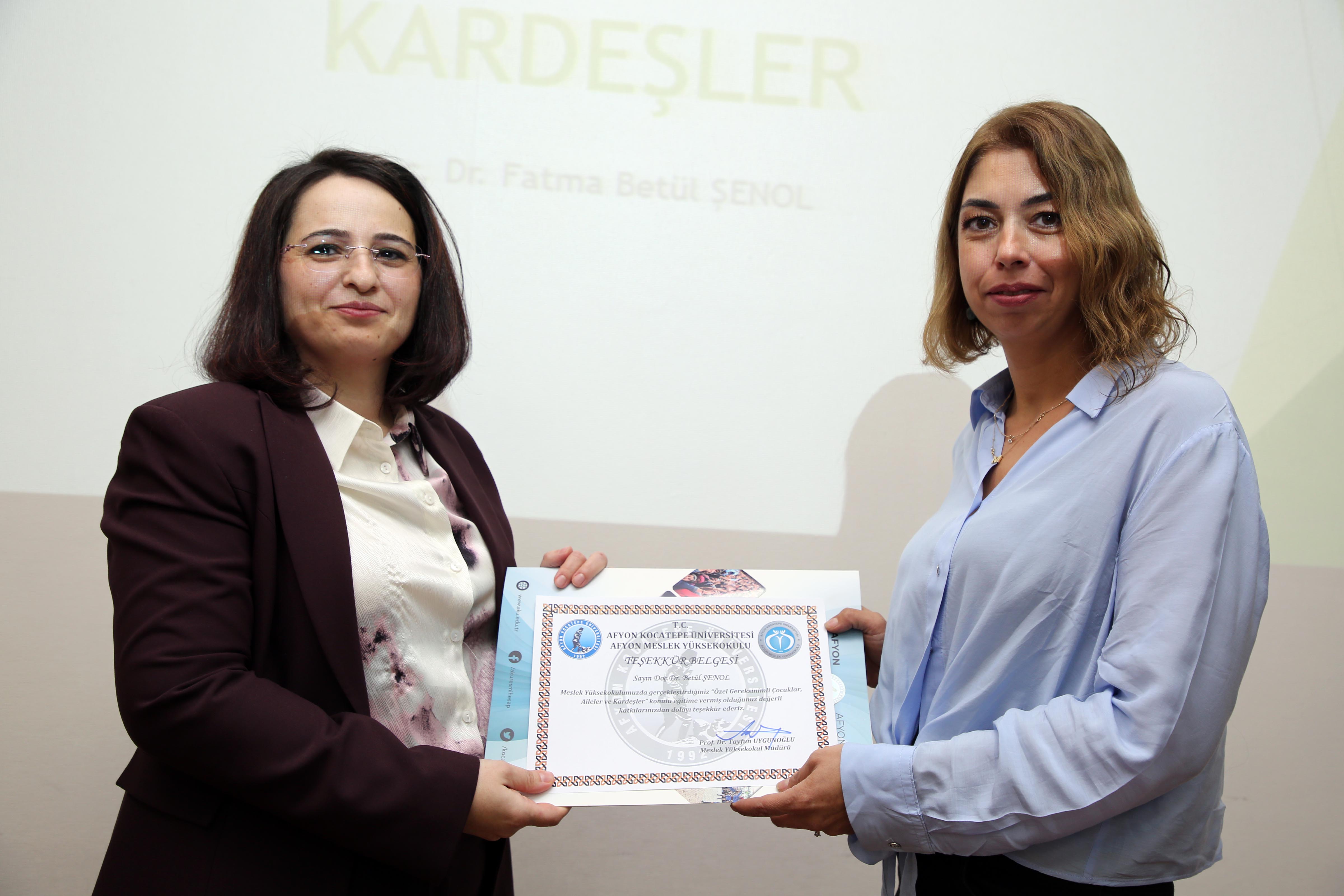 Afyon MYO'da "Özel Gereksinimli Çocuklar, Aileler ve Kardeşler" Konulu Konferans Düzenlendi