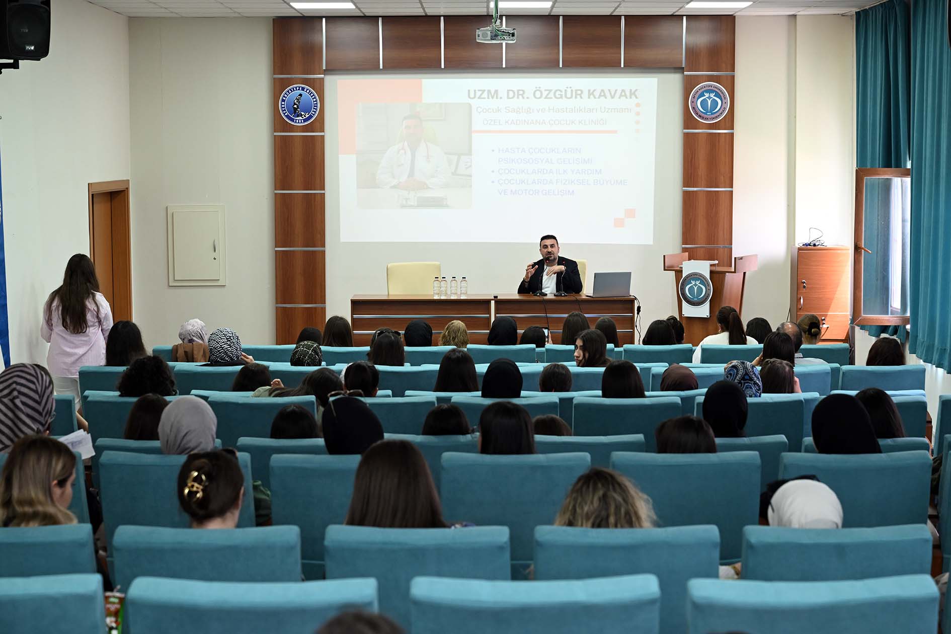 Afyon MYO’da “Hasta Çocukların Psikososyal Gelişimi ve İlk Yardım Fiziksel Büyüme Motor Gelişimi” Konuşuldu Afyon MYO’da “Hasta Çocukların Psikososyal Gelişimi ve İlk Yardım Fiziksel Büyüme Motor Gelişimi” Konuşuldu