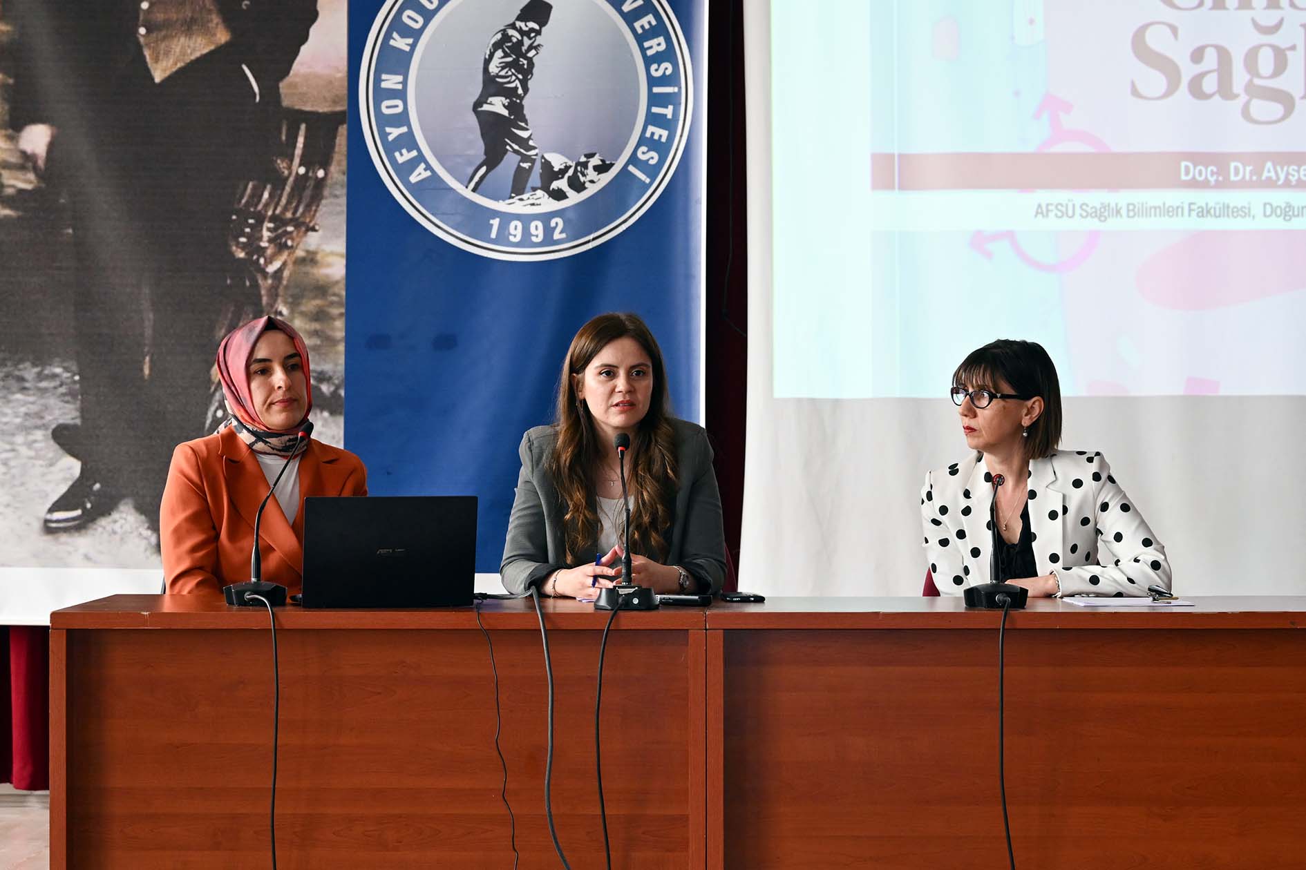 AKÜ’de “Kadın ve Cinsel Sağlık” Paneli Gerçekleştirildi AKÜ’de “Kadın ve Cinsel Sağlık” Paneli Gerçekleştirildi