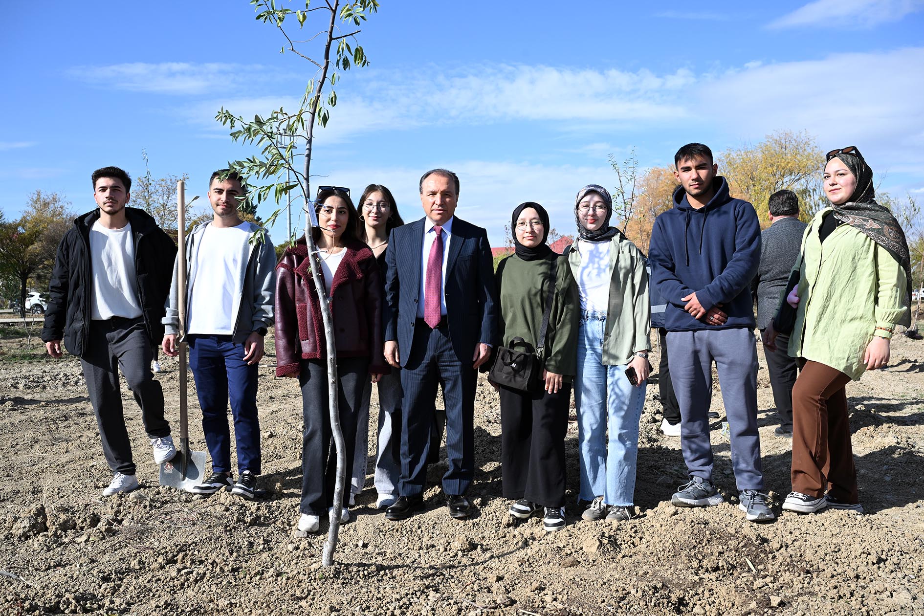 Rektör Karakaş’ın Katılımıyla Milli Ağaçlandırma Gününde Bin 300 Fidan Toprakla Buluştu